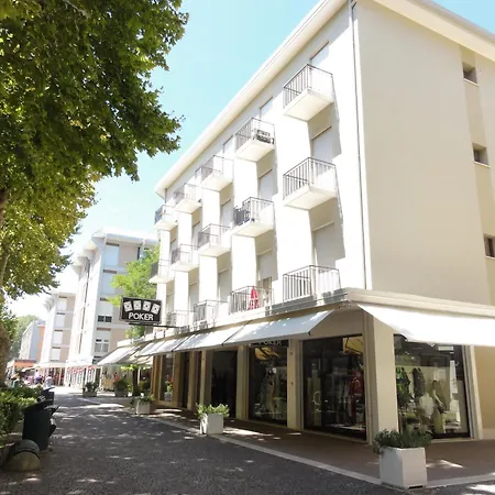 Ovest - アパート